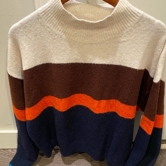 H&M sweater. Condition: great - Picture 2 of 2